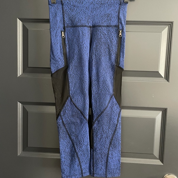 Lululemon 7/8 Mesh Crop 4 - Picture 1 of 5